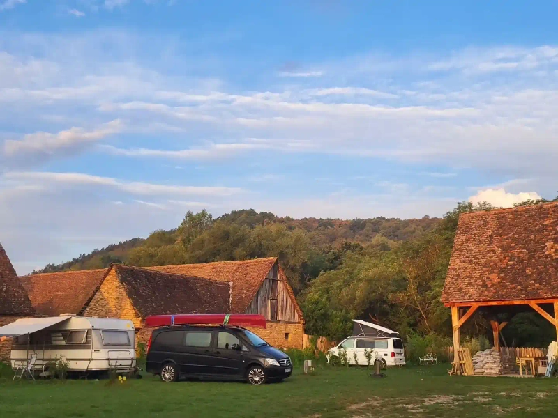 Trăiește viața la țară în Campingul Zori din Mureș